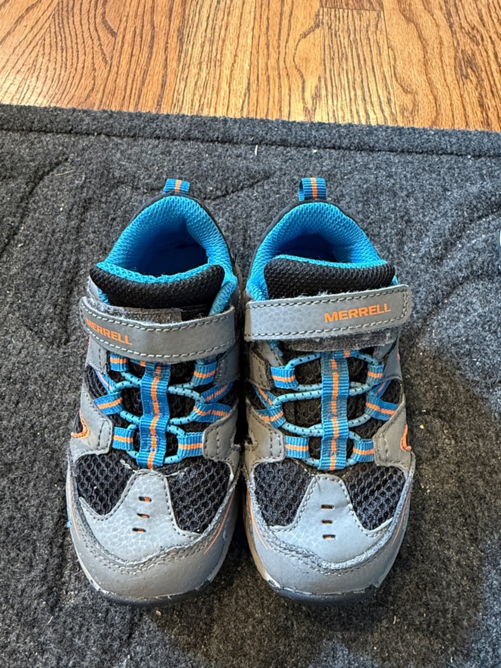 Merrell Kids Gray trail chaser Sneakers with Blue & Orange Accents